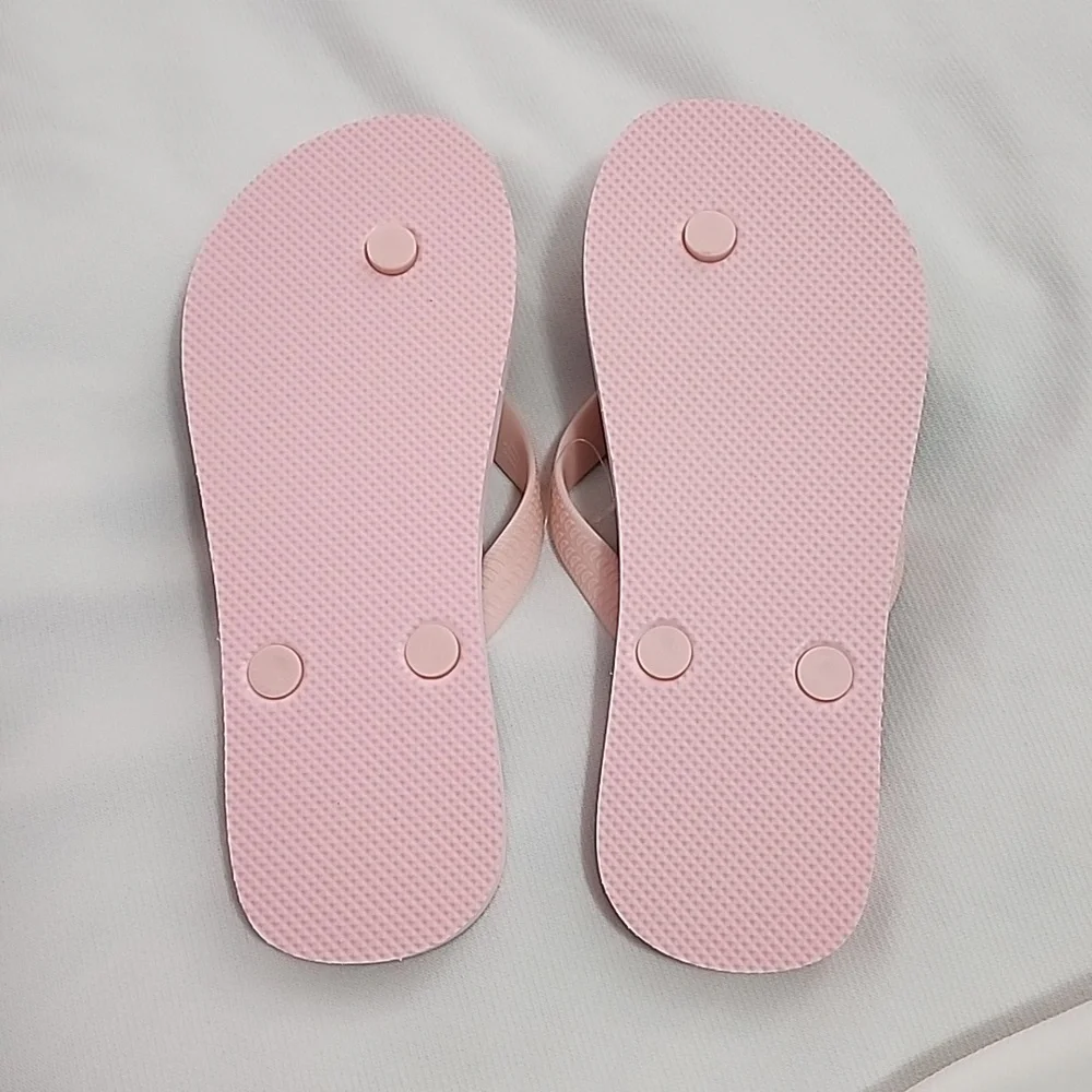Old Navy Flip flops Size: 3-4